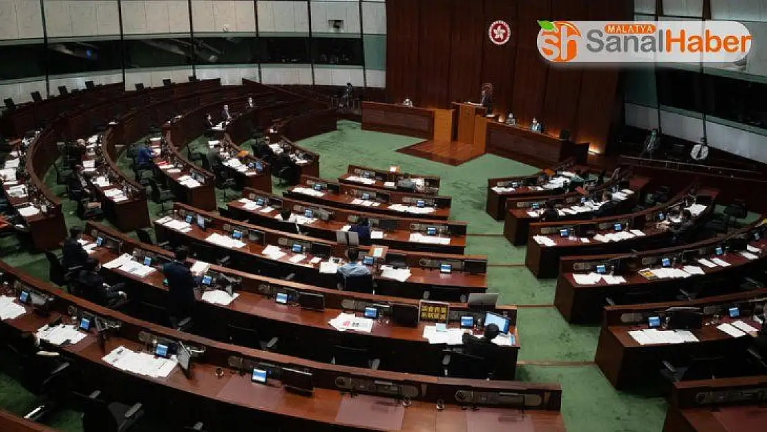 Hong Kong'da ulusal marş yasası görüşülmeye devam edilecek