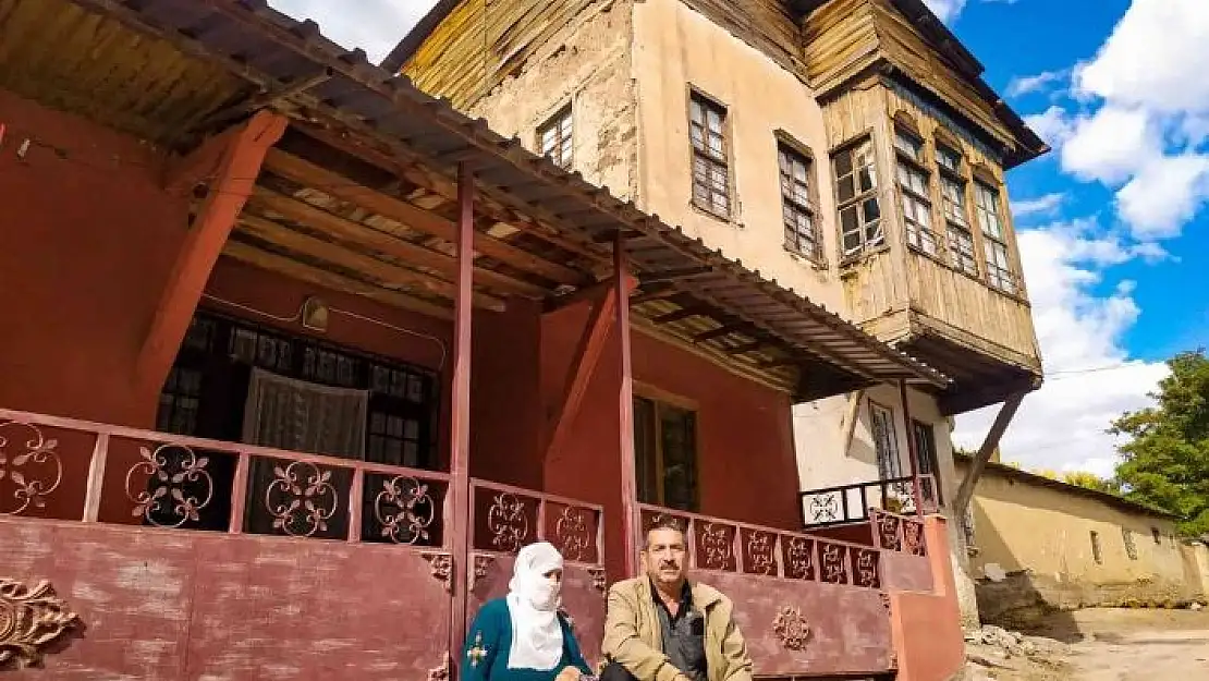 'Hüseynik Mahallesi´ndeki tarihi konaklar, sonbaharla birlikte ayrı bir güzelliğe büründü'