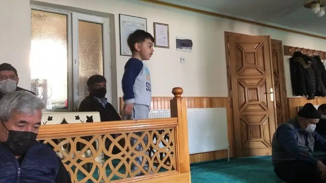 'Hutbe okunurken minbere çıktı'