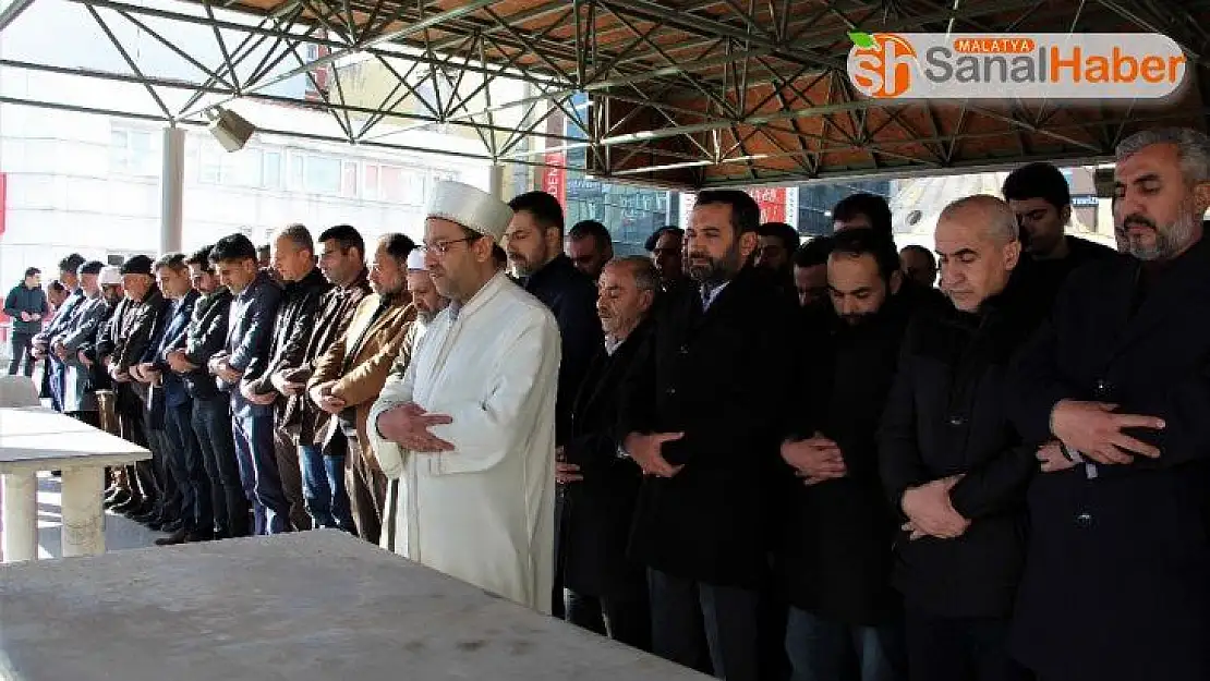 İdlib şehitleri için Elazığ'da gıyabi namaz kılındı