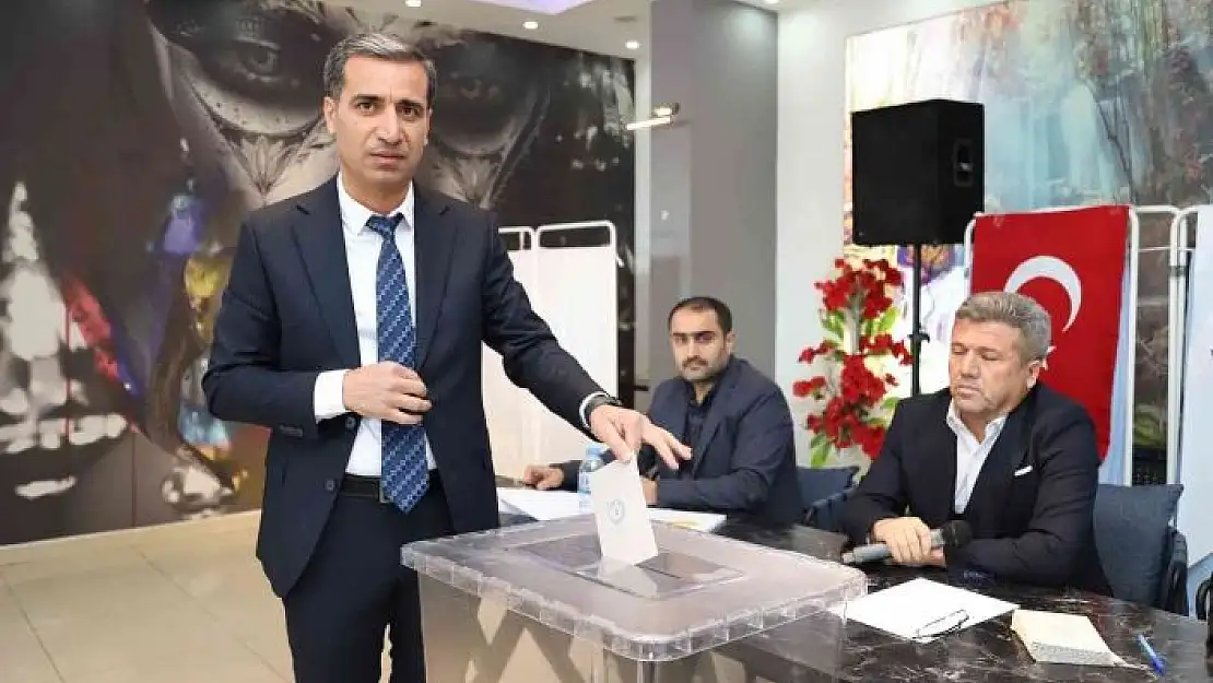 'İki adayın yarıştığı kongrede mevcut başkan güven tazeledi'