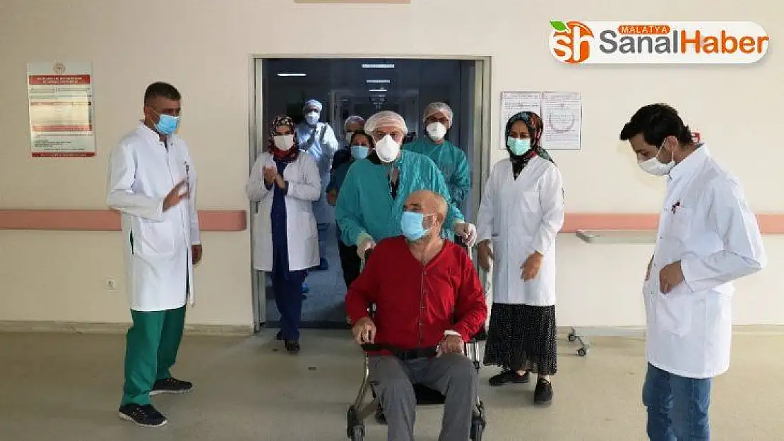 Malatya´da İki kez kalbi duran hasta korona virüsü yendi