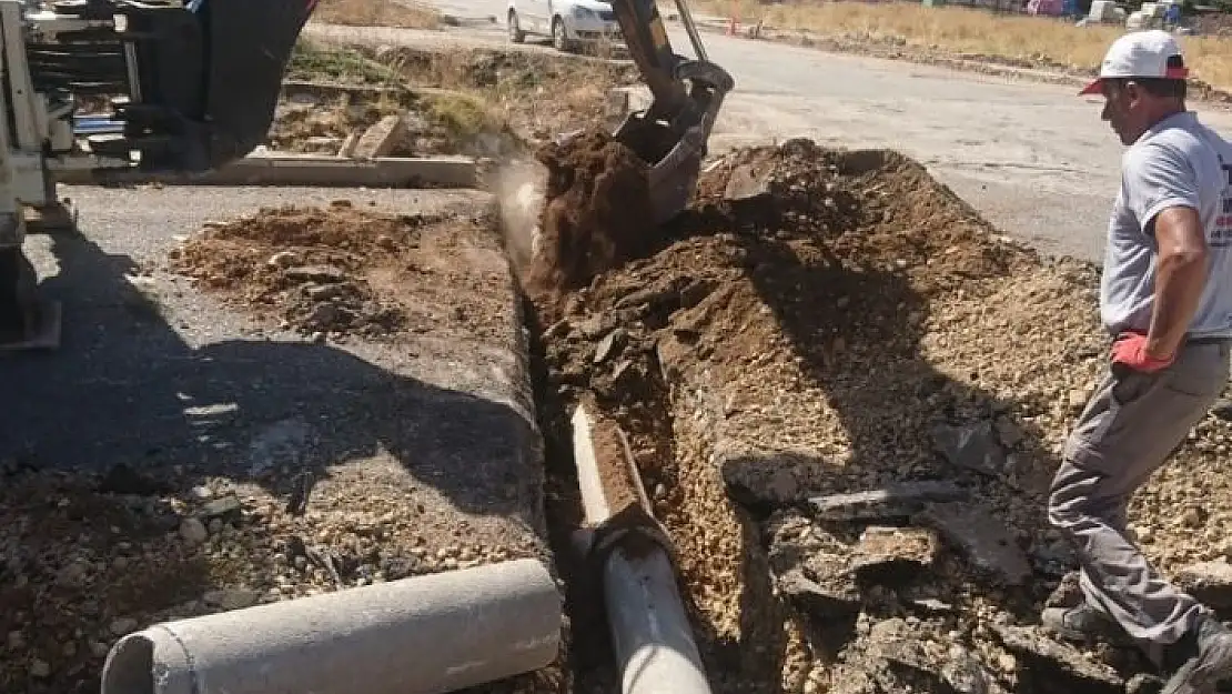 'İki mahalleye yağmur suyu tahliye boruları döşendi'