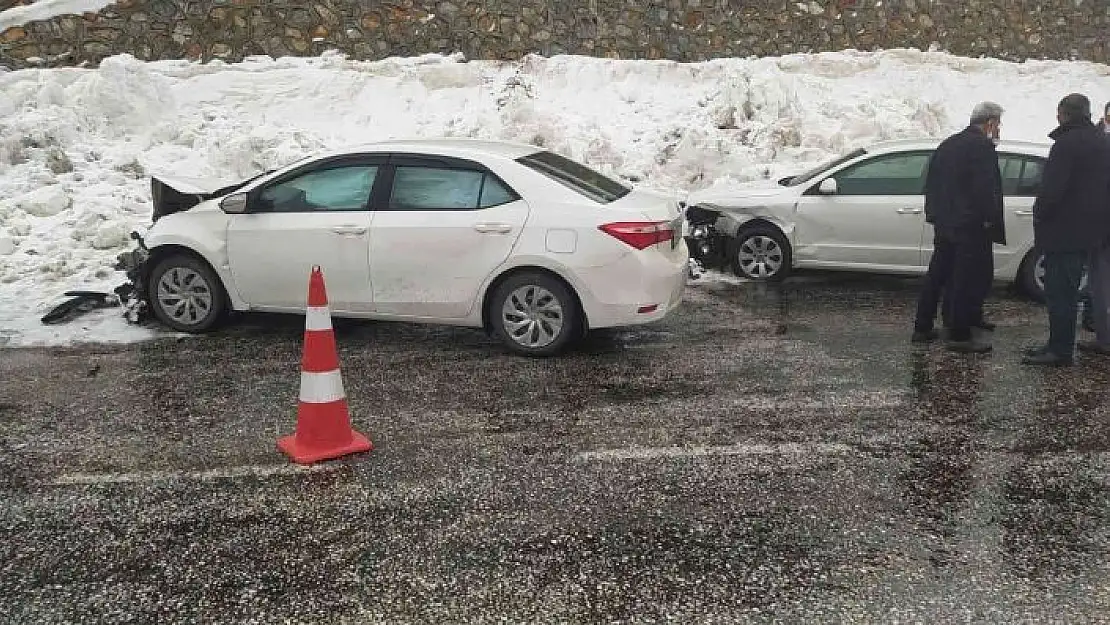 'İki otomobil çarpıştı: 1 yaralı'