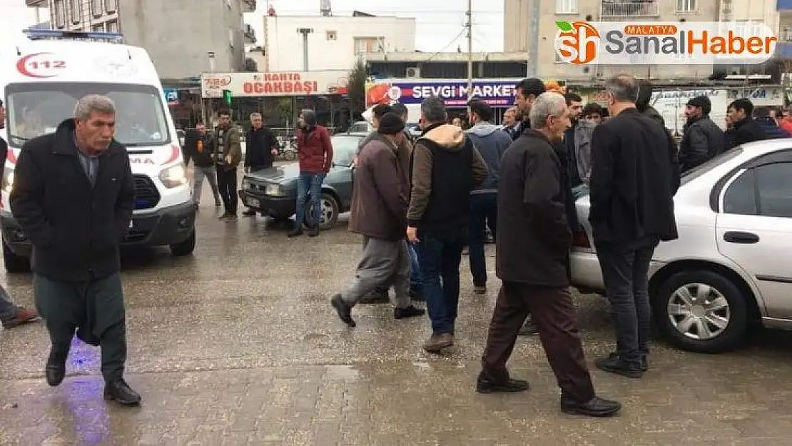 İki otomobil çarpıştı: 2 yaralı