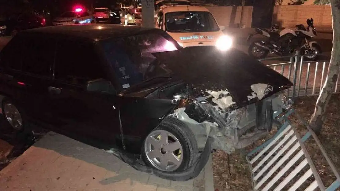 'İki otomobil çarpıştı: 3 yaralı'