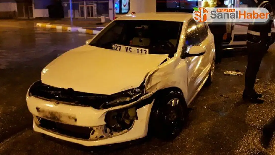 İki otomobil çarpıştı: 5 yaralı