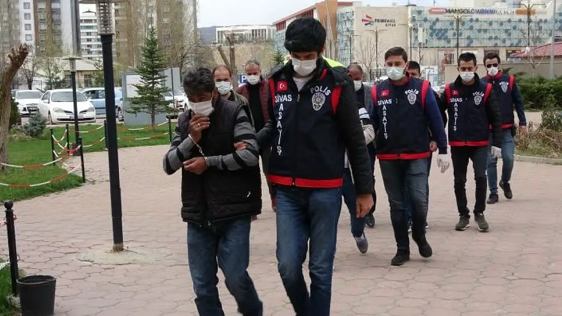 'İkinci el oto dolandırıcıları adliyede'