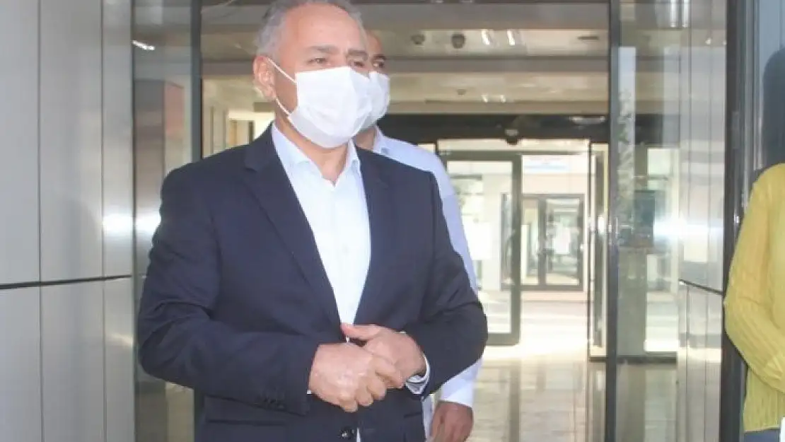 'İl Milli Eğitim Müdürü Gürtürk´ten kesilen ağaçlarla ilgili açıklama'