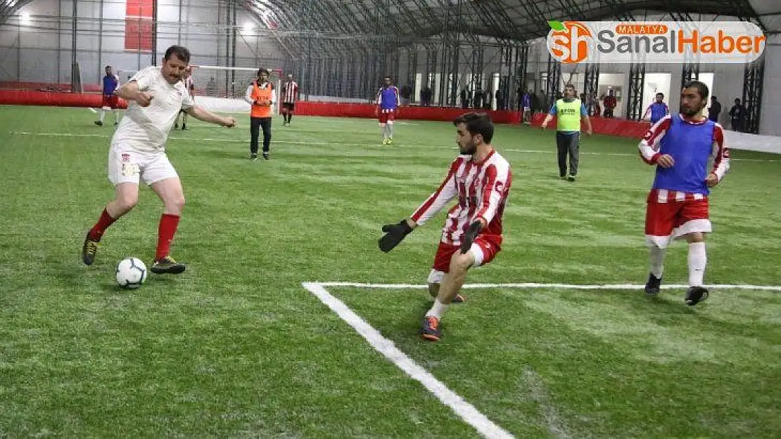 İl protokolü ile din görevlileri futbol maçında karşılaştı