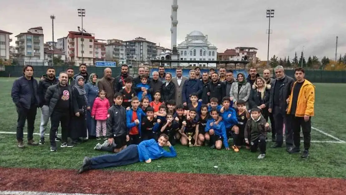 'İl şampiyonluğuna baklavalı kutlama'