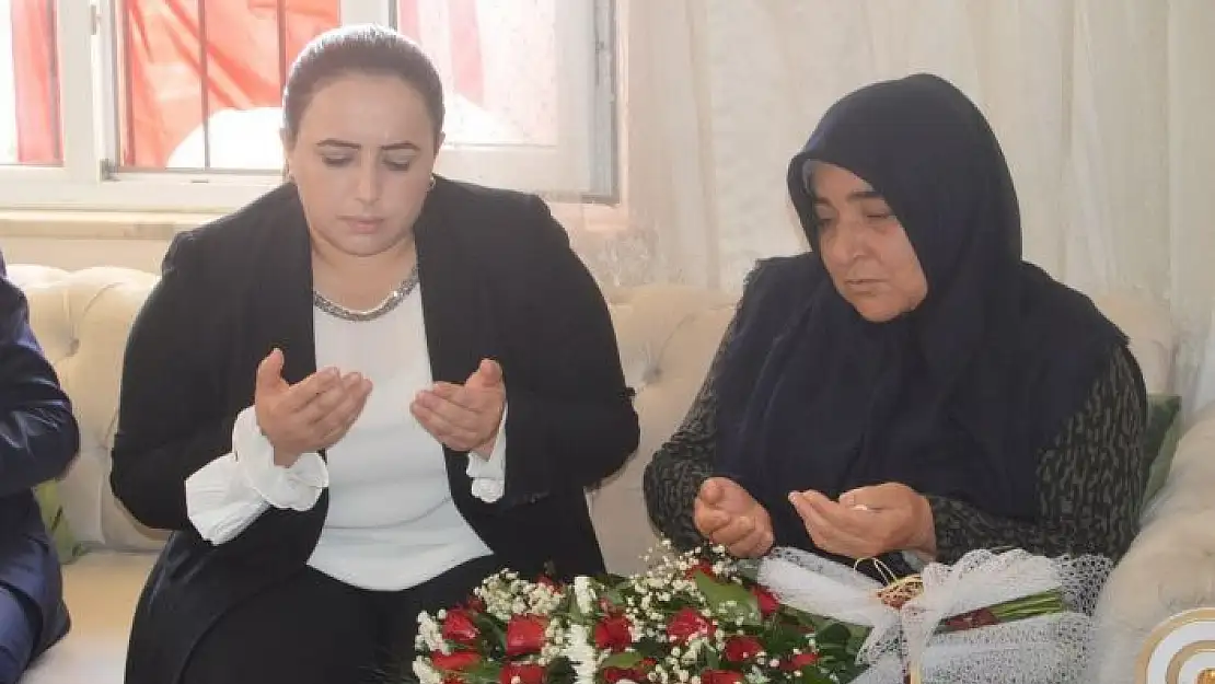 'İlçe protokolü şehit ailesiyle bir araya geldi'