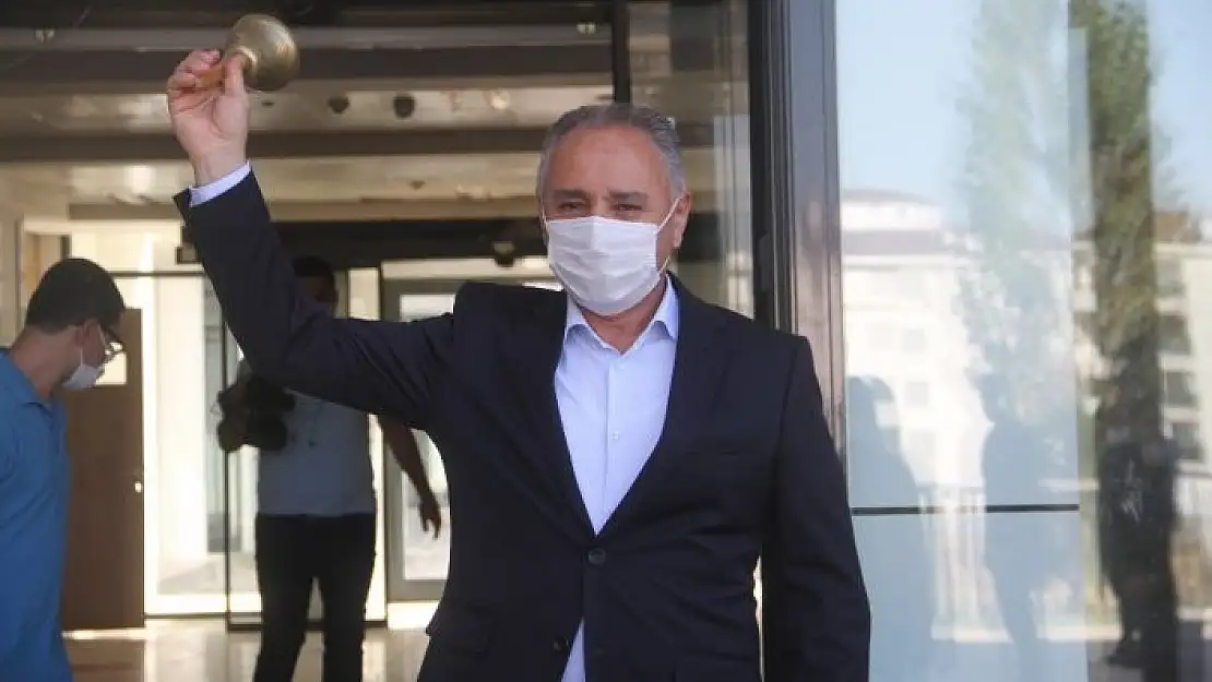 'ilk ders yılı zili okullarda öğrencisiz çaldı'