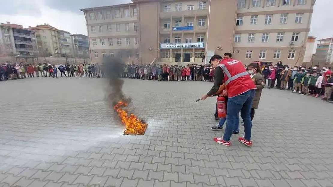 'İlkokul öğrencilerine yangın tatbikatı'