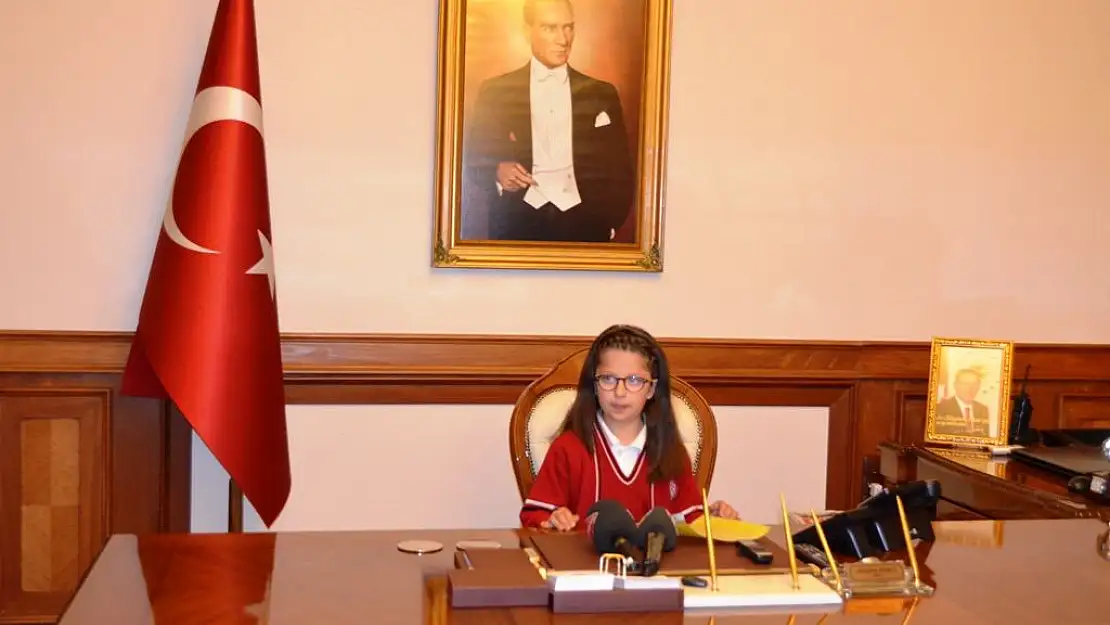 VALİ KAMÇI MAKAMINI ÇİSEM BOZKURT´A DEVRETTİ