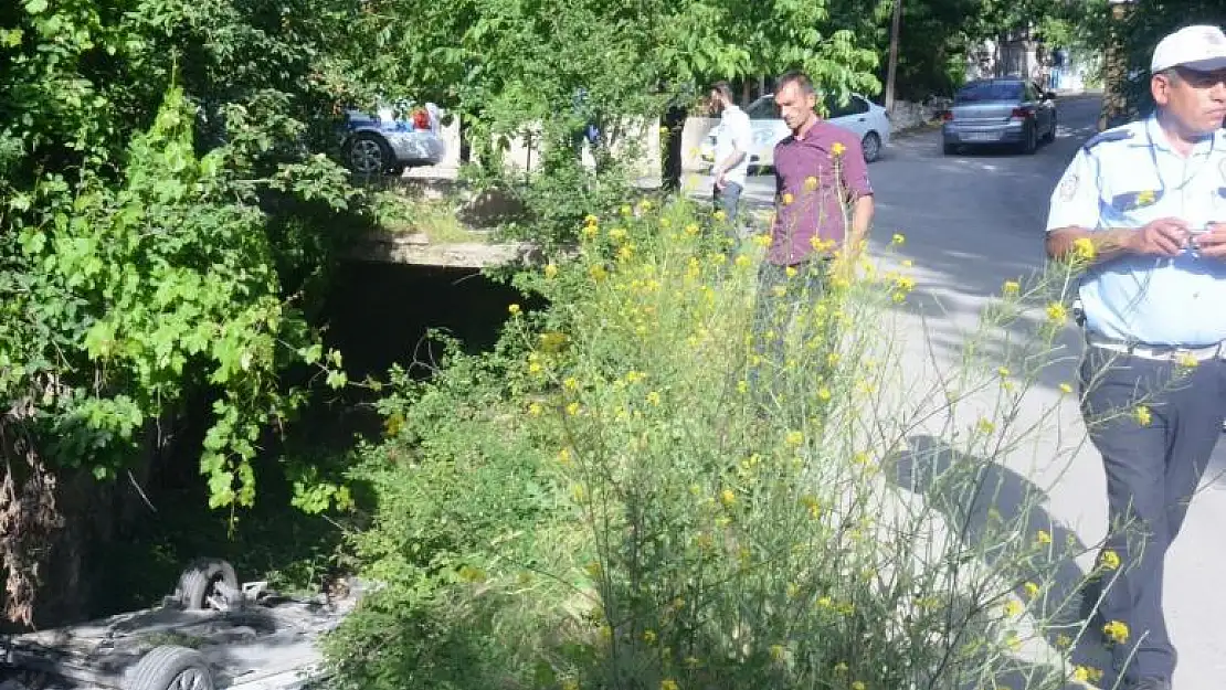 MALATYA 'DA OTOMOBİL DEREYE UÇTU: 6 YARALI  
