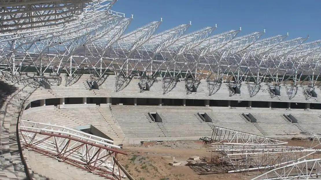 MALATYA ARENA STADI´NIN ÇATISI KAPATILDI