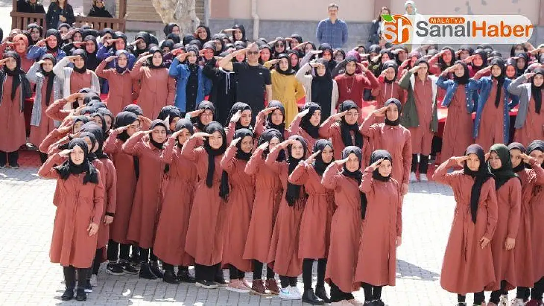 İmam hatipli kızlardan Mehmetçiğe asker selamıyla destek