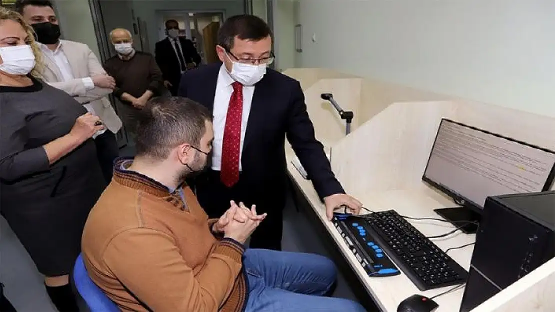 'İnönü Üniversitesi´nde Engelsiz Kütüphane hizmette'