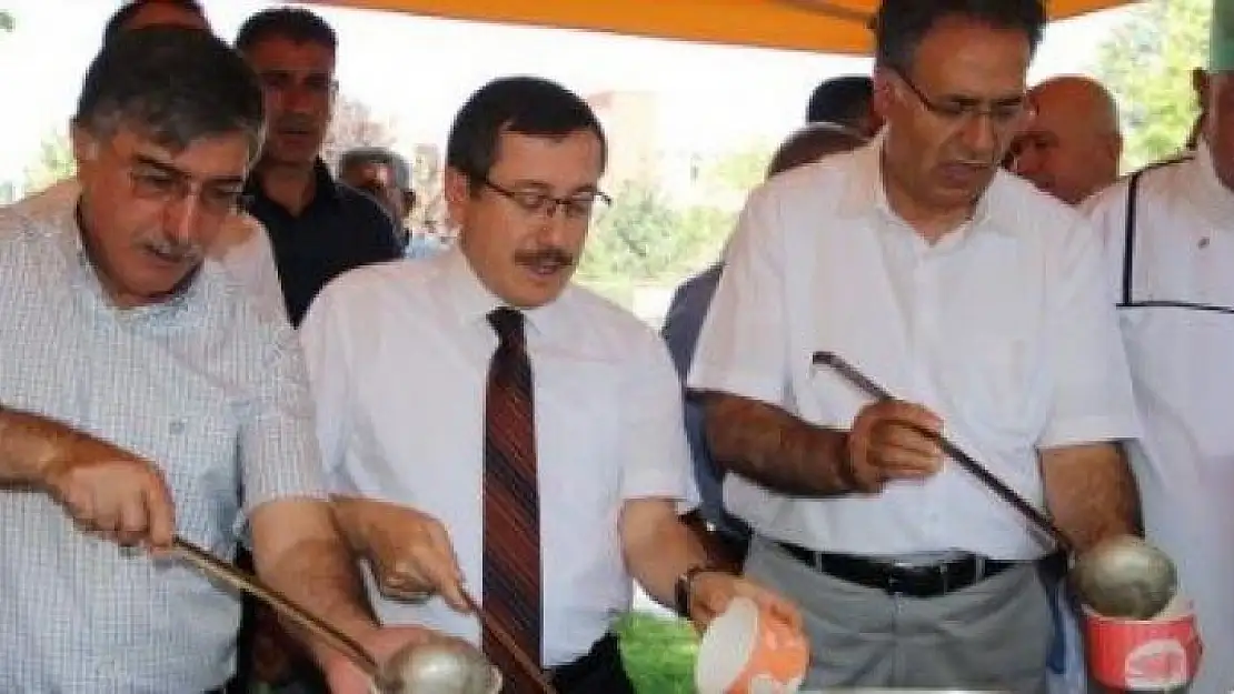'İnönü Üniversitesi´nden aşure ikramı'