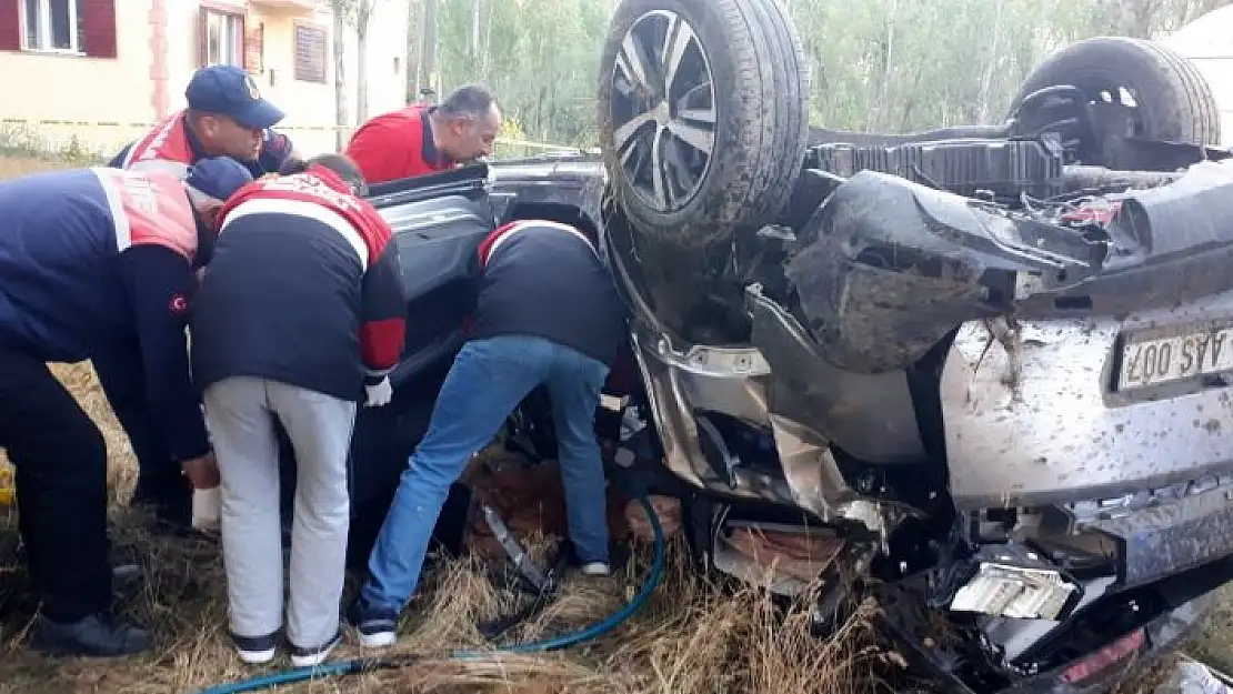 'İran dönüşü Sivas´ta kaza geçirdiler: 3 ölü, 1 ağır yaralı'