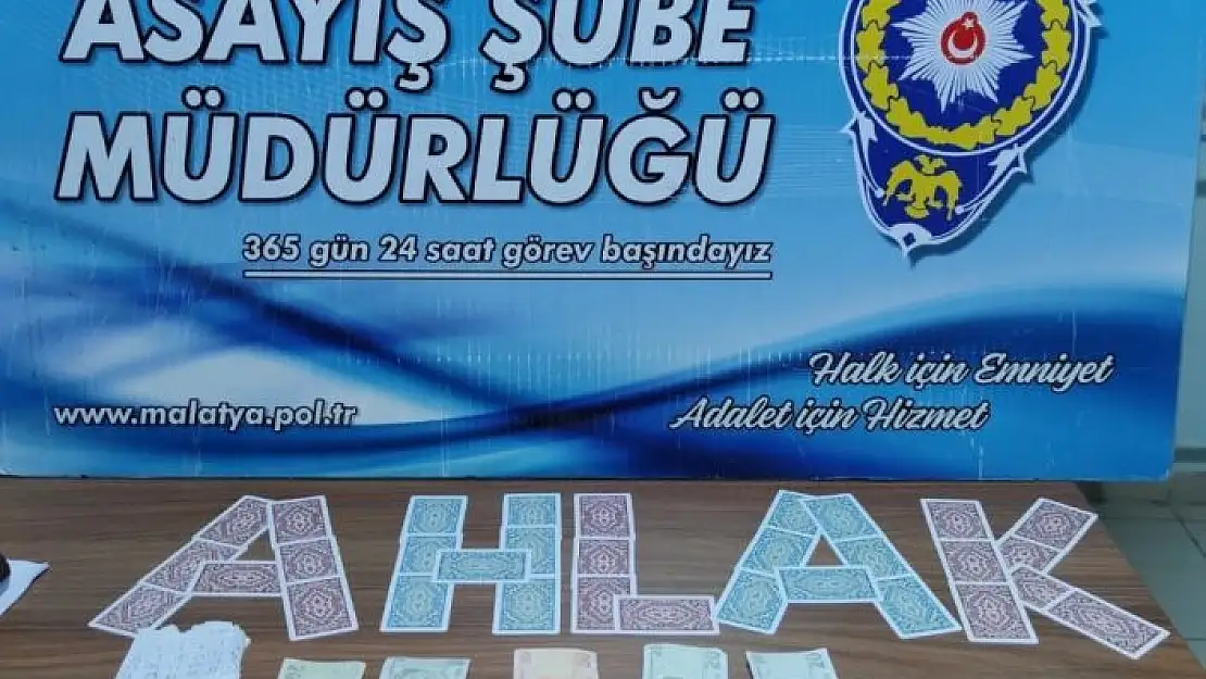 'İskambil kağıtları ile ''ahlak'' mesajı'