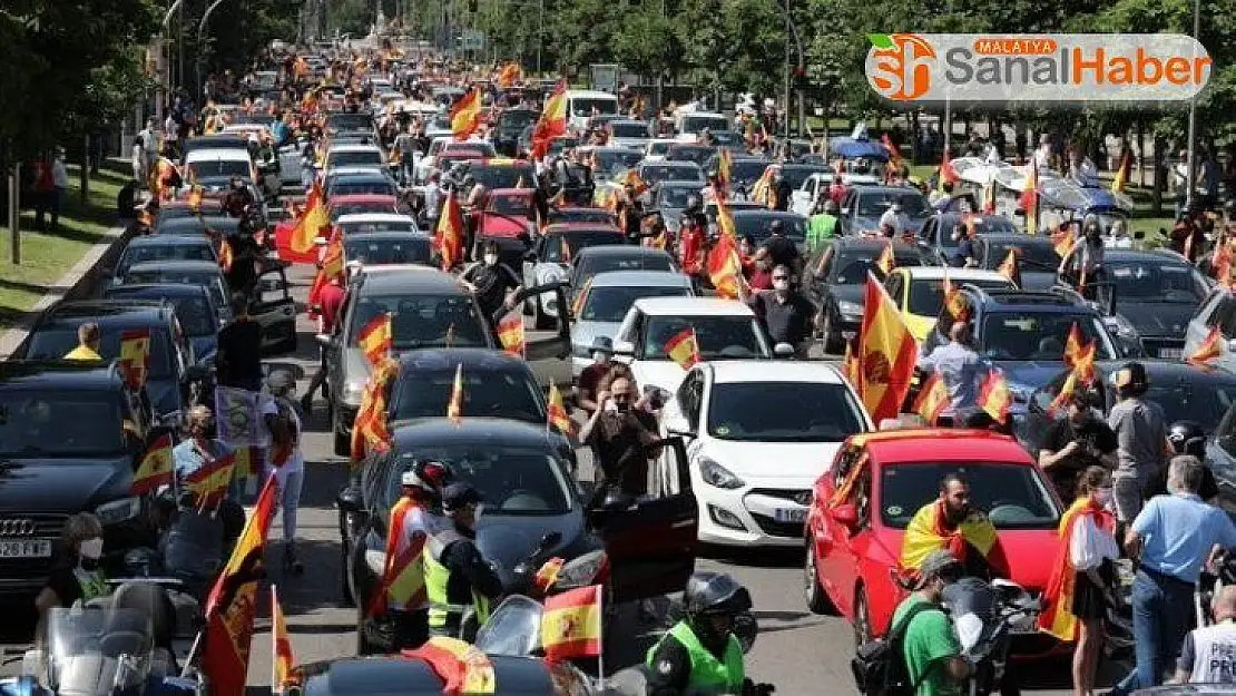 İspanya'da korona kısıtlamalarına 'araçlı' protesto