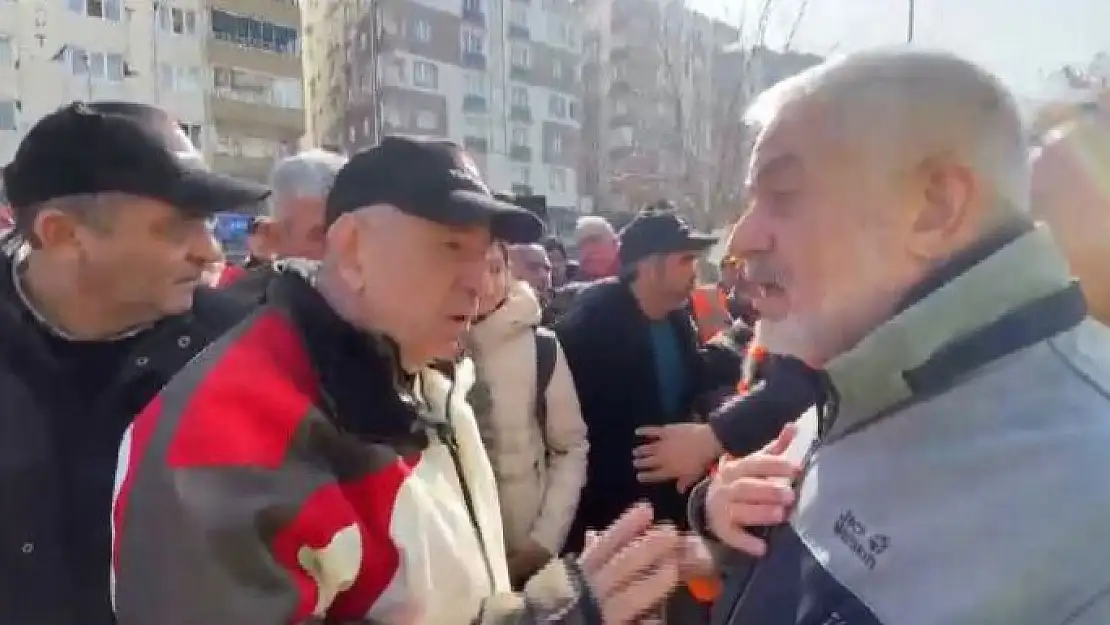 'Isparta Belediye Başkanı Başdeğirmen´den deprem bölgesinde karşılaştığı Ümit Özdağ´a sert tepki'