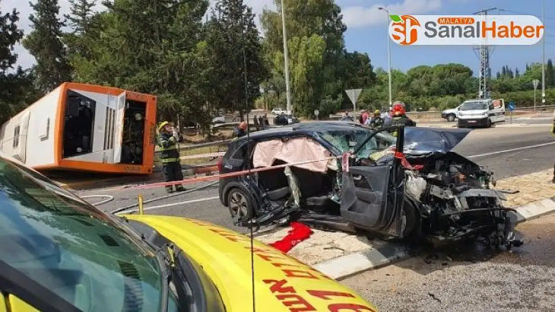 İsrail'de otobüs ile otomobil çarpıştı: 21 yaralı