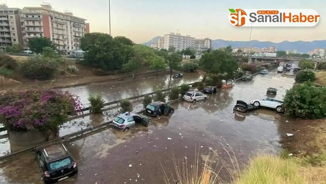 İtalya'nın Sicilya Adası'nı sel vurdu: 2 ölü