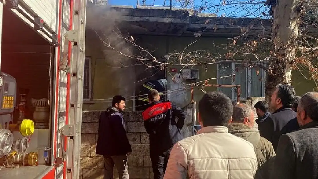 'İtfaiye ekipleri kapıyı kırarak yangına müdahale etti'