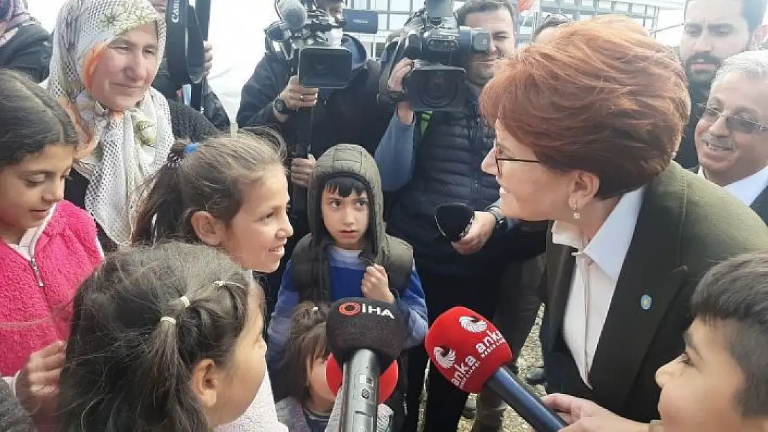 'İYİ Parti Genel Başkanı Akşener, çadır kentlerde vatandaşların sorunlarını dinledi'
