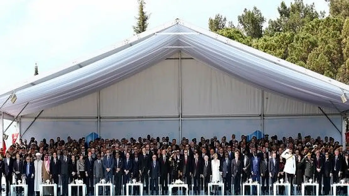 16 Devlet Başkanı Şehitler Abidesinde