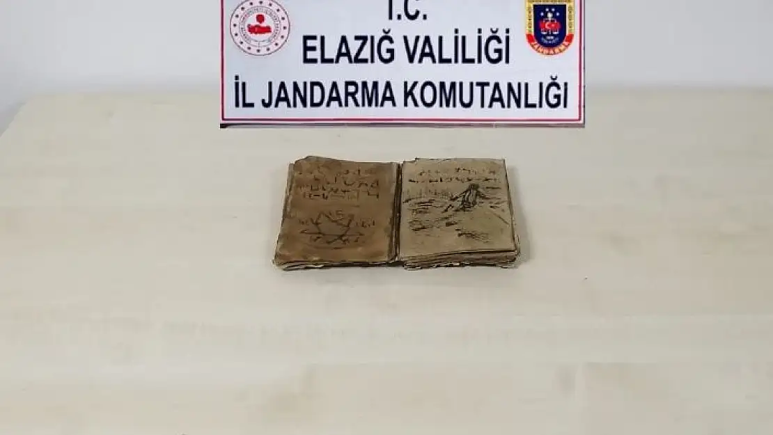 'Jandarma alıcı kılığına girdi, Elazığ´da Roma döneminden kalma kitap ele geçirildi'