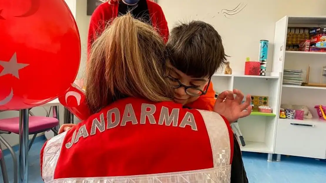 'Jandarma´dan özel çocuklara özel ilgi'