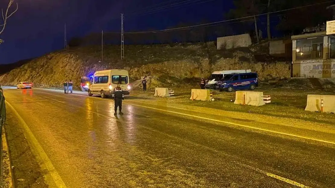 'Jandarma denetimlerinde kaçak alkol ve sigaralar ele geçirildi'