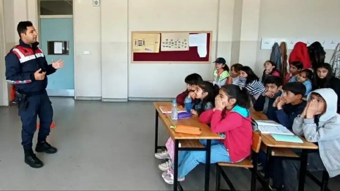 'Jandarma ekiplerinden öğrencilere trafik eğitimi'