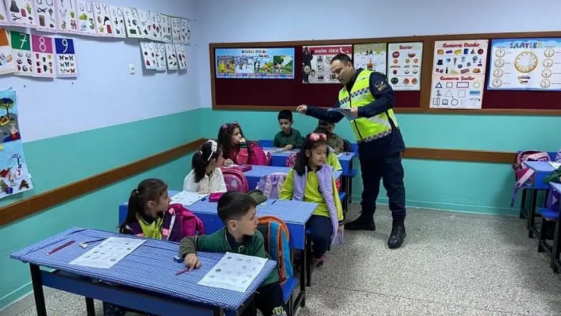 'Jandarma ekiplerinden öğrencilere trafik semineri'