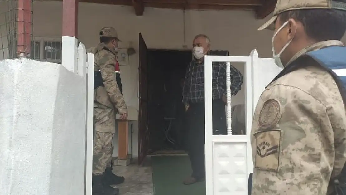 'Jandarma kısıtlamada yaşlıların yardımına koştu'
