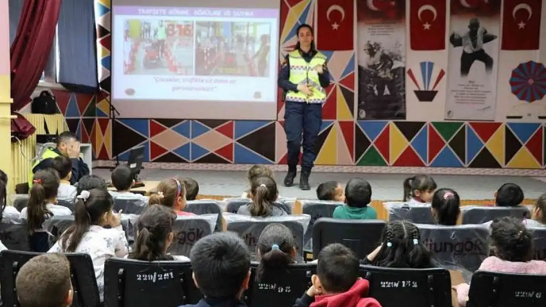 'Jandarma, öğrencilere trafik güvenliği eğitimi verdi'