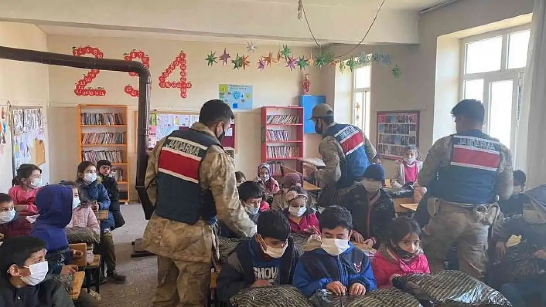 'Jandarma yürekleri ısıttı'