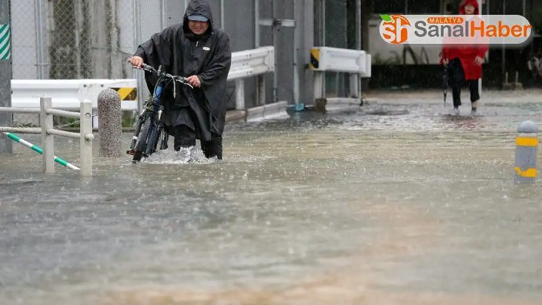 Japonya'da sel felaketi: 1 ölü, 2 yaralı