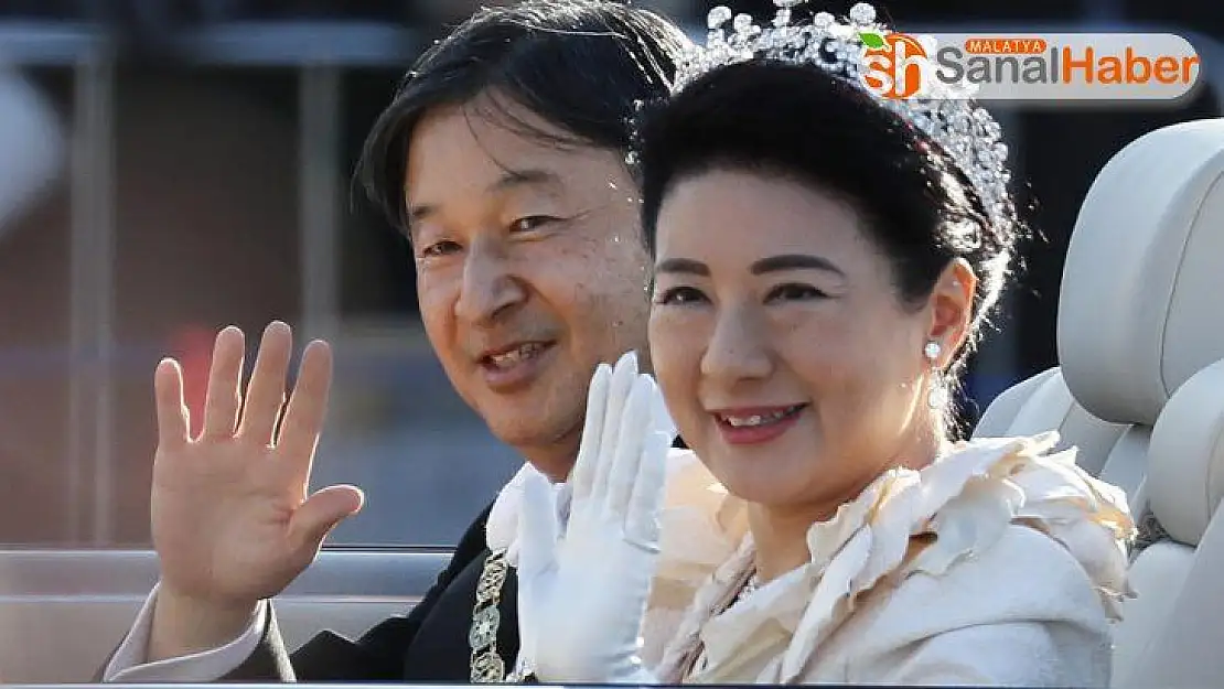 Japonya'nın yeni imparatoru halkın karşısına çıktı