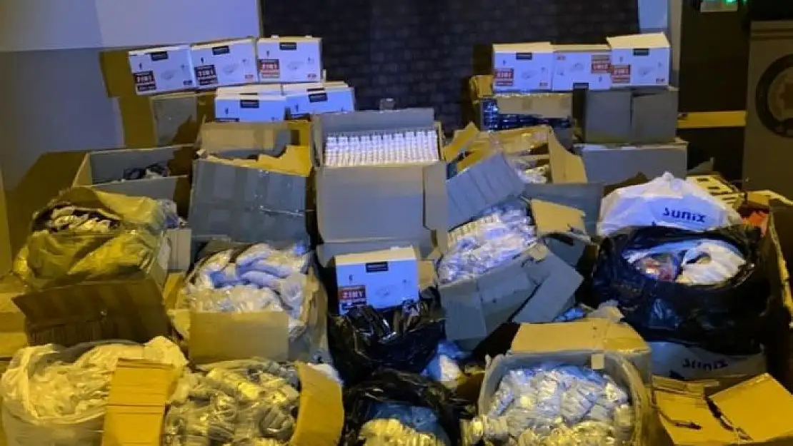 'Kaçak cep telefonu aksesuarları ele geçirildi'