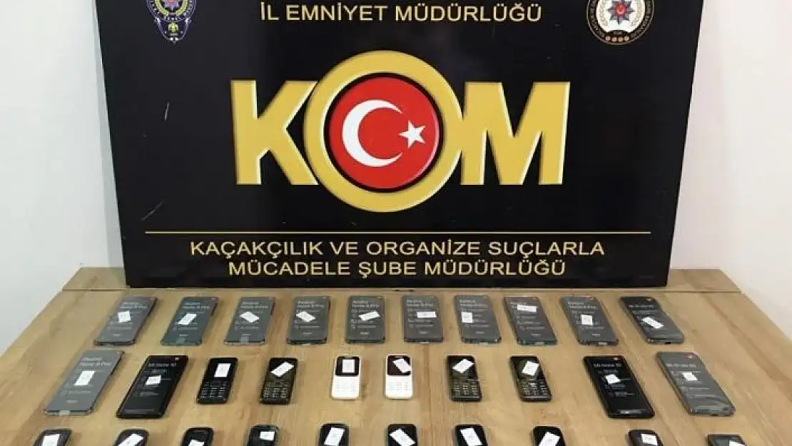 'Kaçak cep telefonu ele geçirildi'