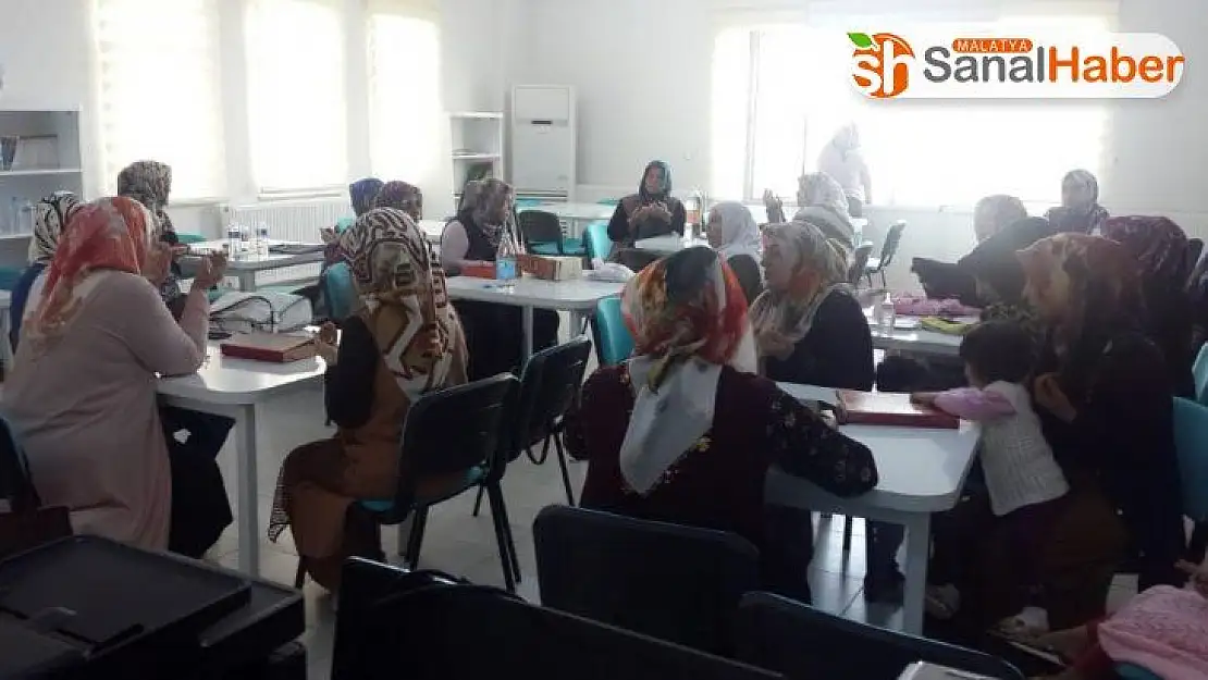 Kadın kursiyerler Mehmetçik için hatim indirdi