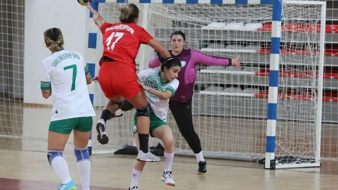 'Kadınlar Hentbol Süper Ligi: Sivas Belediyespor: 32 - İzmir Büyükşehir Belediye: 35'
