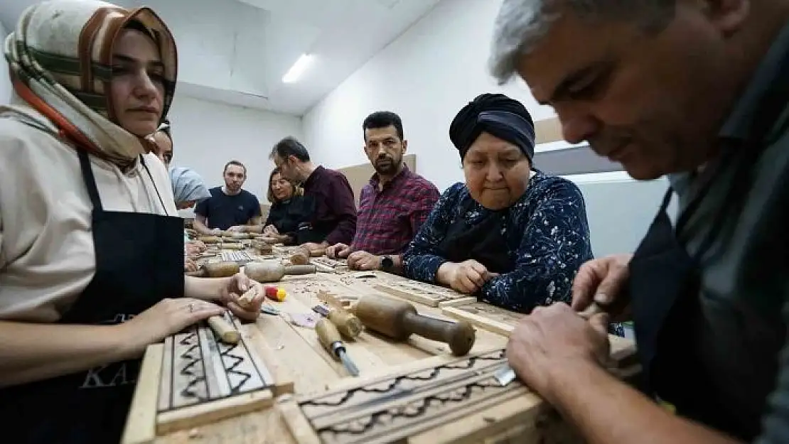 'Kahramanmaraş´ın Geleneksel El İşleme Sanatı KAMEK´te yaşatılıyor'