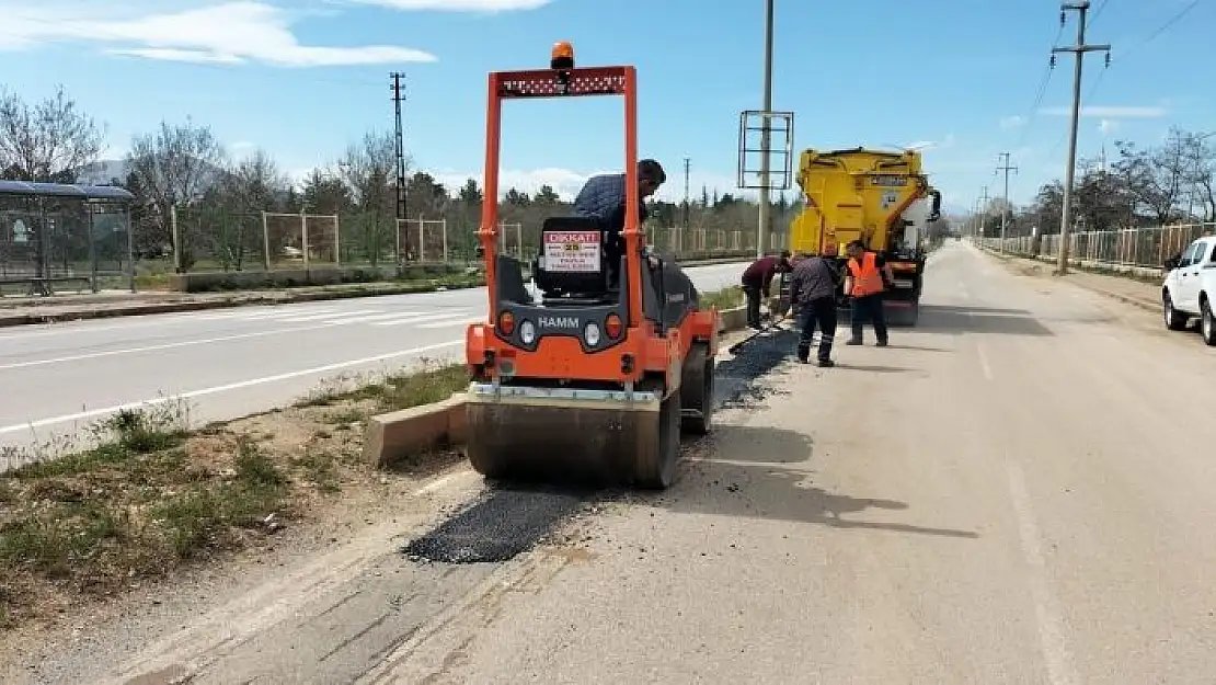 'Kahramanmaraş´ın kuzey ilçelerindeki hasarlı yollar onarılıyor'