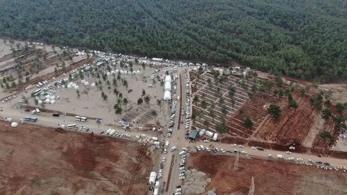 'Kahramanmaraş Kapıçam Mezarlığı´nda acı görüntüler'